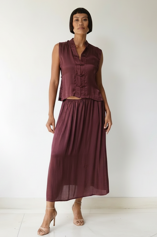 Lin Skirt Autumn Plum, Lyocell silk, studio