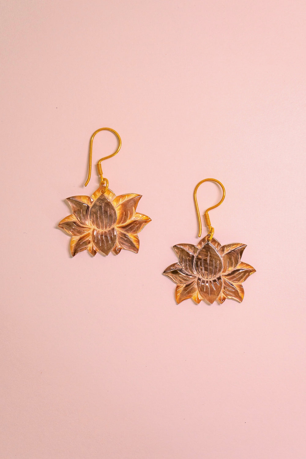 Lotus Earrings Black Pearl, view 4
