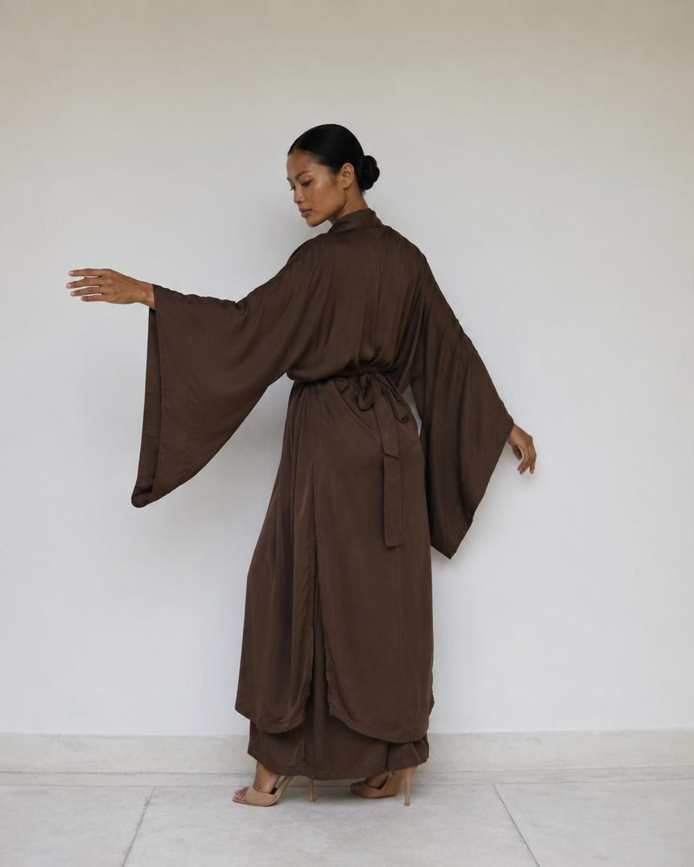 Aset Kimono in Earth Cacao, back view with removable belt